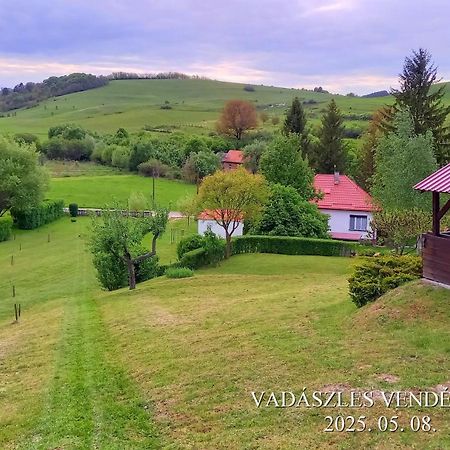 Vadaszles Vendeghaz Bukkszentmarton 외부 사진